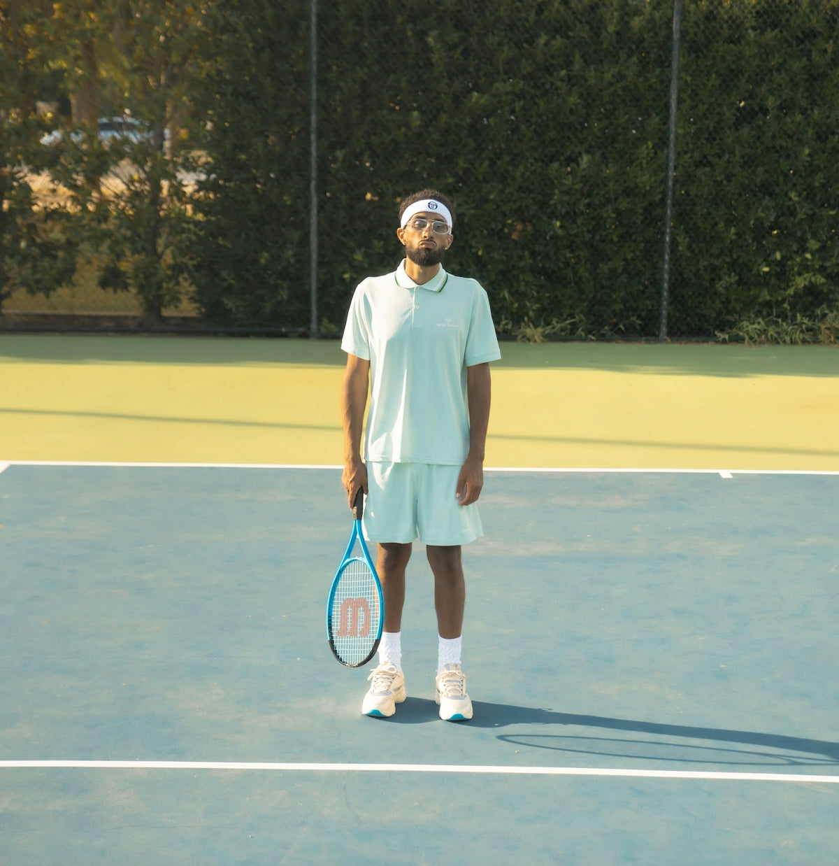 A man standing on a tennis court holding a racquet